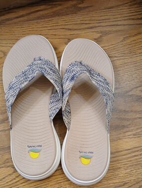Maui Island  Women's Neutral Knit Thong Sandals - Beige/Blue